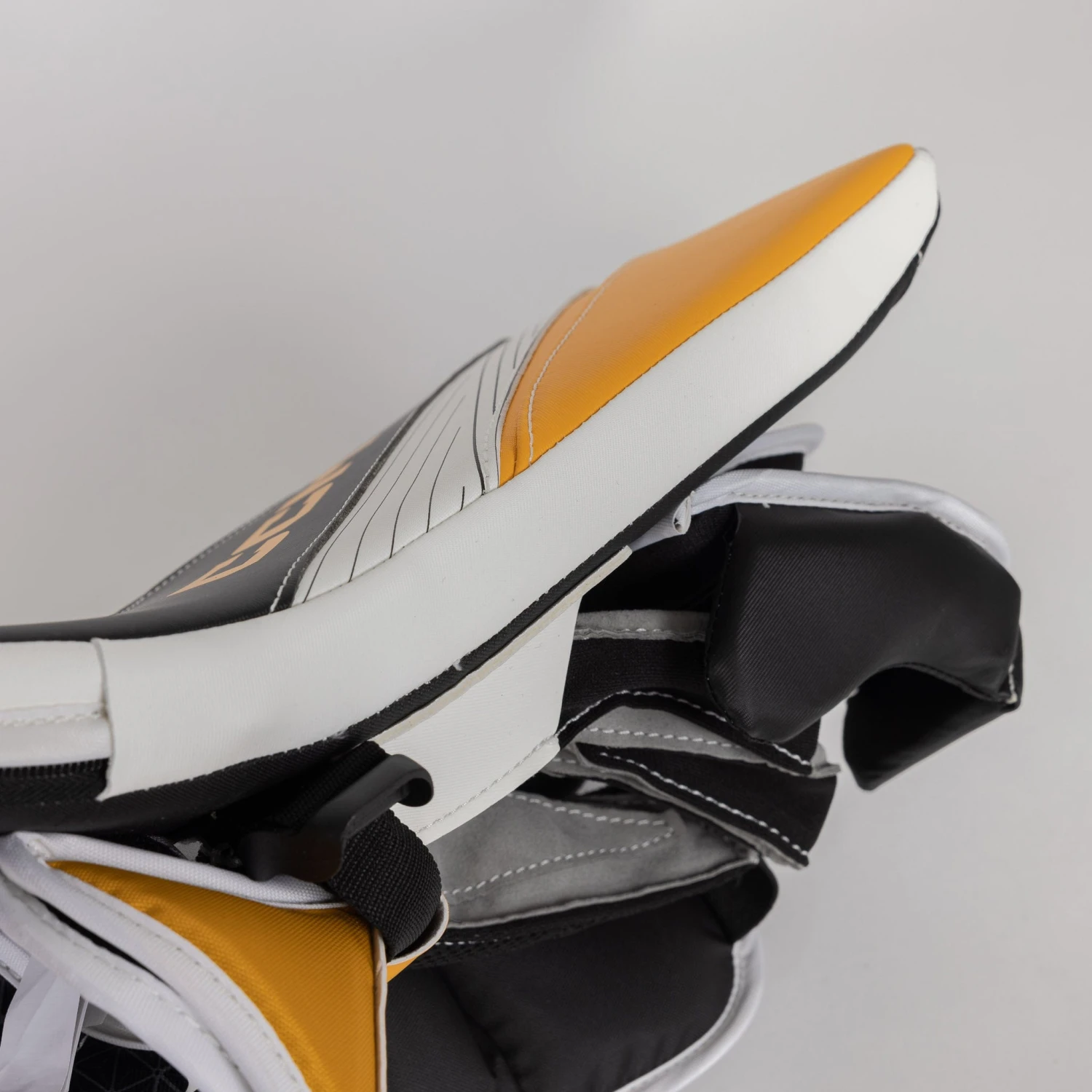 CCM Extreme Flex E6.5 Senior Goalie Blocker 5 CCM Extreme Flex E6.5 Senior Goalie Blocker - Image 5