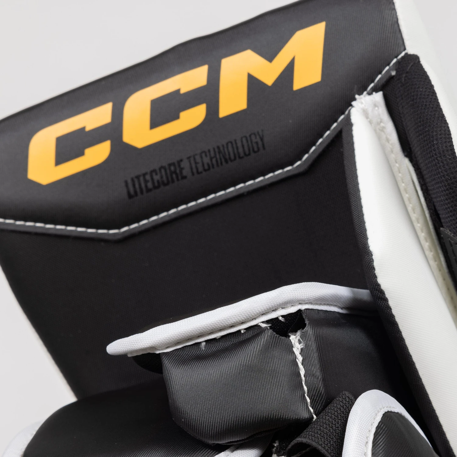 CCM Extreme Flex E6.5 Senior Goalie Blocker 9 CCM Extreme Flex E6.5 Senior Goalie Blocker - Image 9