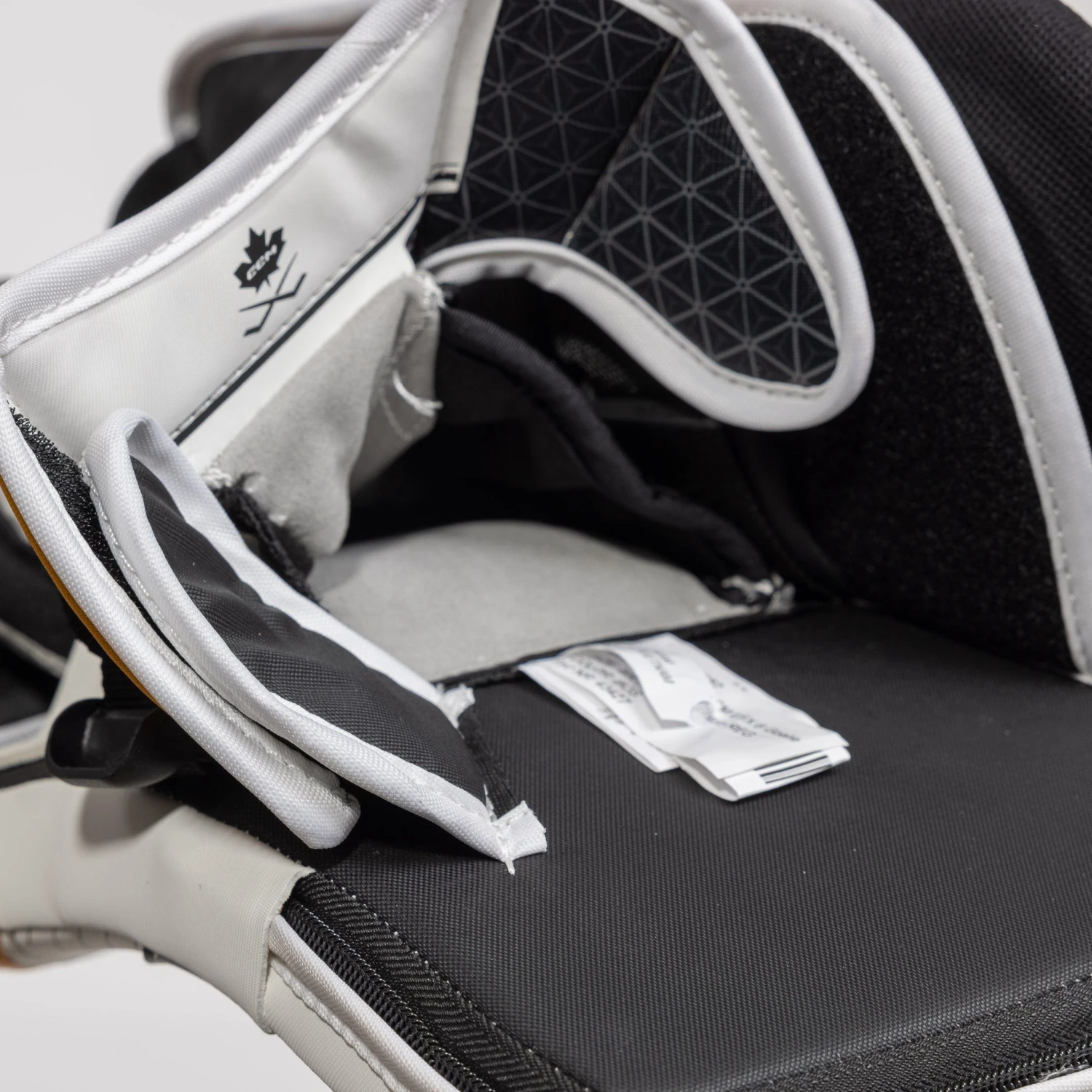 CCM Extreme Flex E6.5 Senior Goalie Blocker 10 CCM Extreme Flex E6.5 Senior Goalie Blocker - Image 10