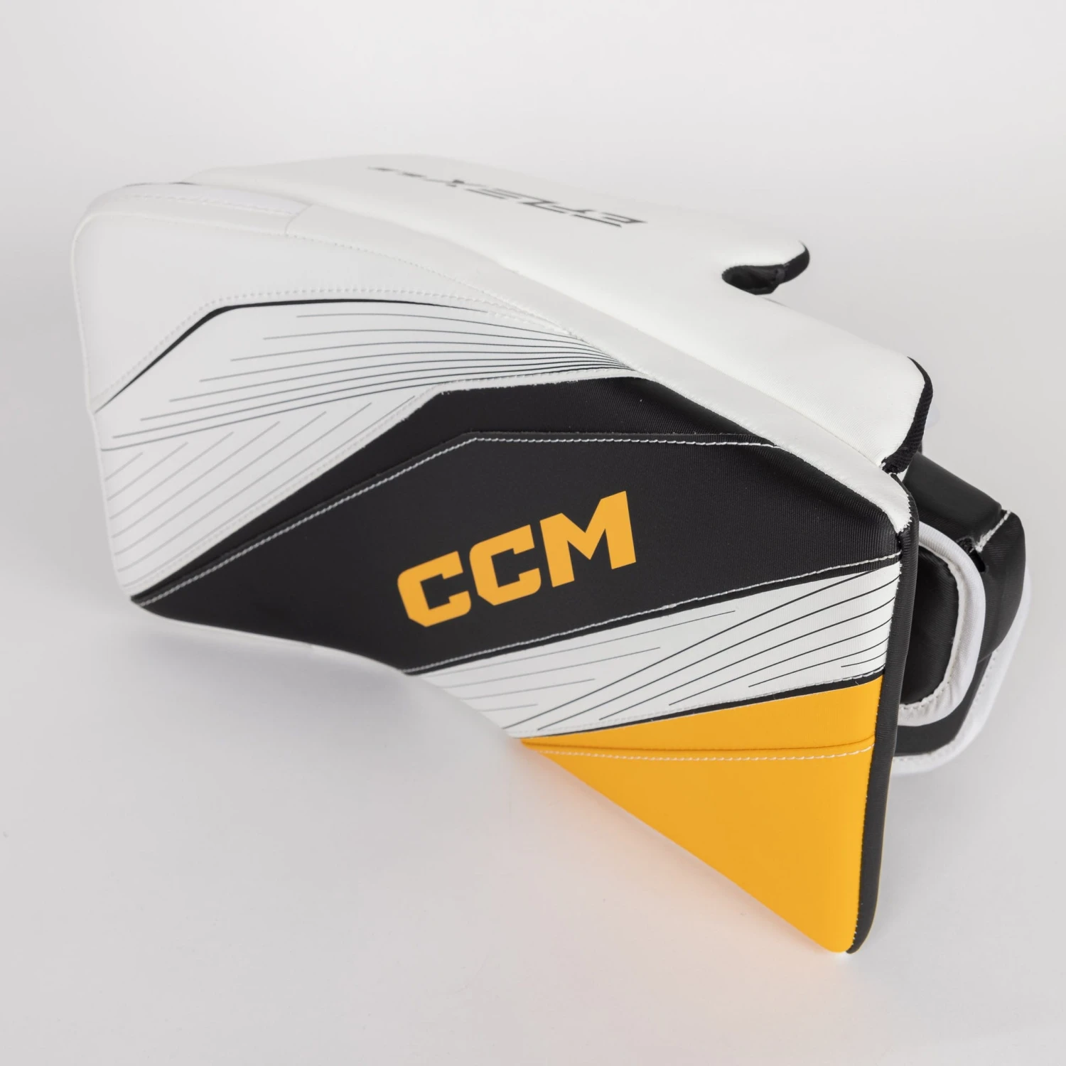 CCM Extreme Flex E6.5 Senior Goalie Blocker 4 CCM Extreme Flex E6.5 Senior Goalie Blocker - Image 4