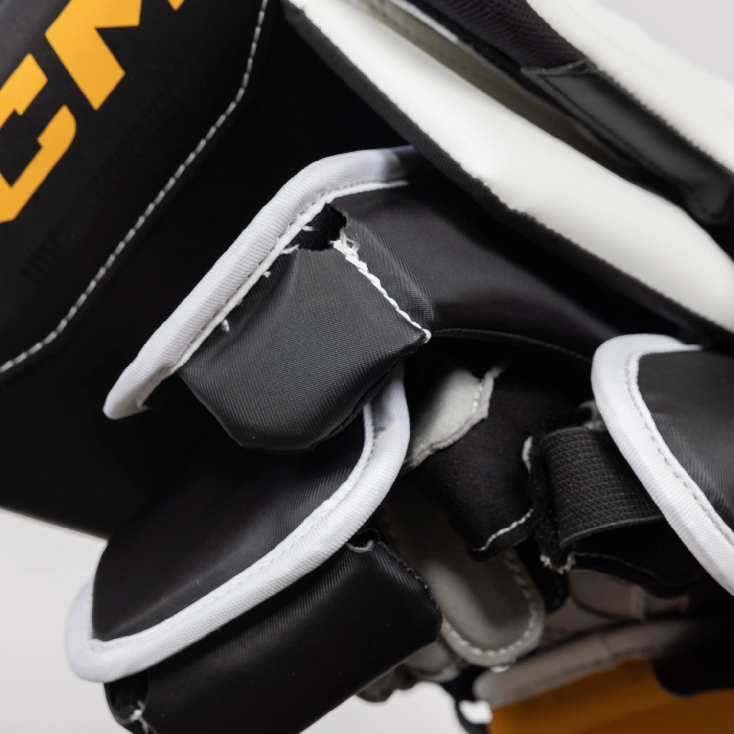 CCM Extreme Flex E6.5 Senior Goalie Blocker 13 CCM Extreme Flex E6.5 Senior Goalie Blocker - Image 13