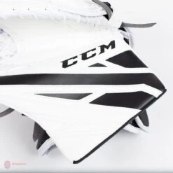 CCM Extreme Flex E4.5 Junior Goalie Catcher - Source Exclusive -Hockey Discount Store ccm catchers ccm extreme flex e4 5 junior goalie catcher source exclusive 5323871912002