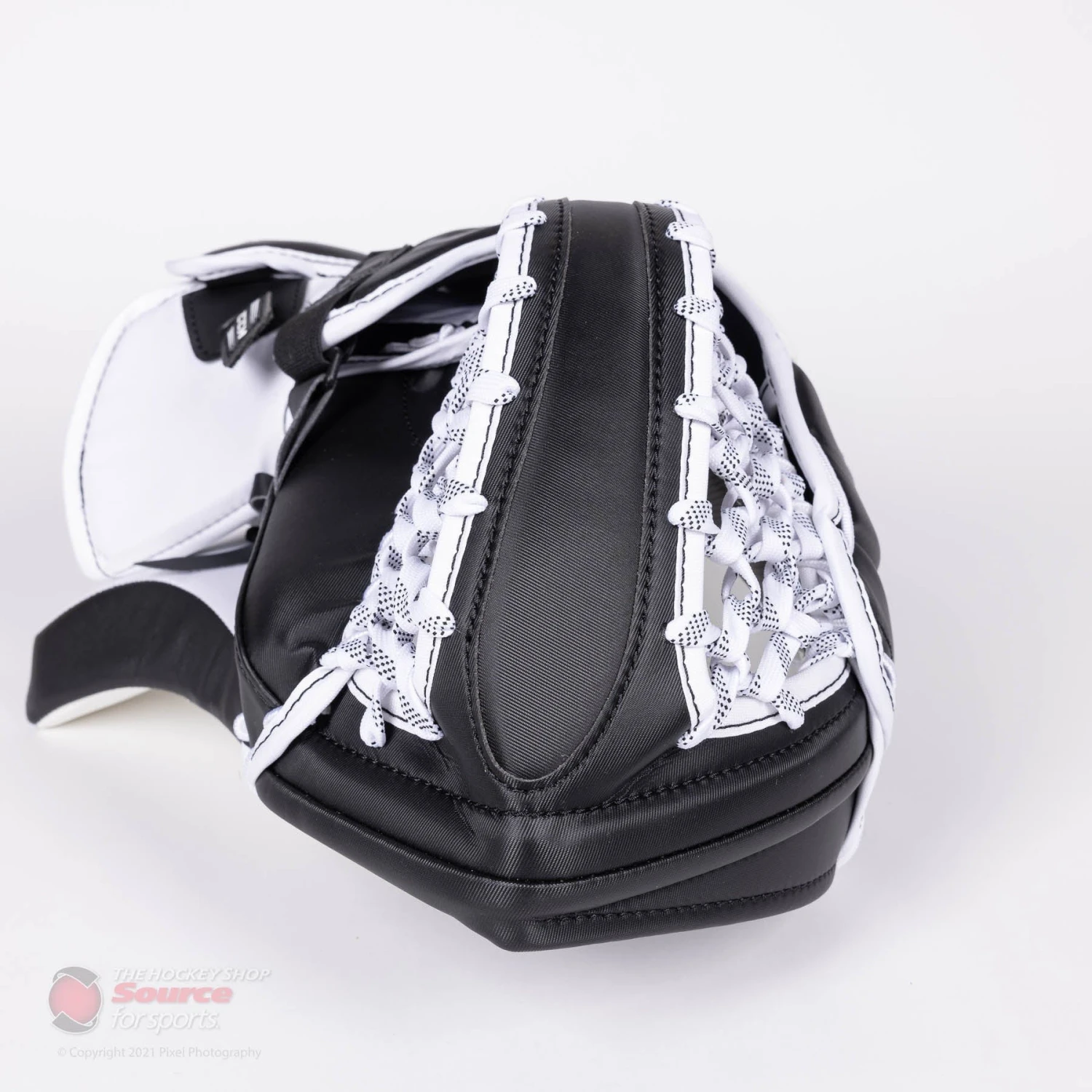 CCM Extreme Flex E5.9 Intermediate Goalie Catcher - Source Exclusive 5 CCM Extreme Flex E5.9 Intermediate Goalie Catcher - Source Exclusive - Image 5