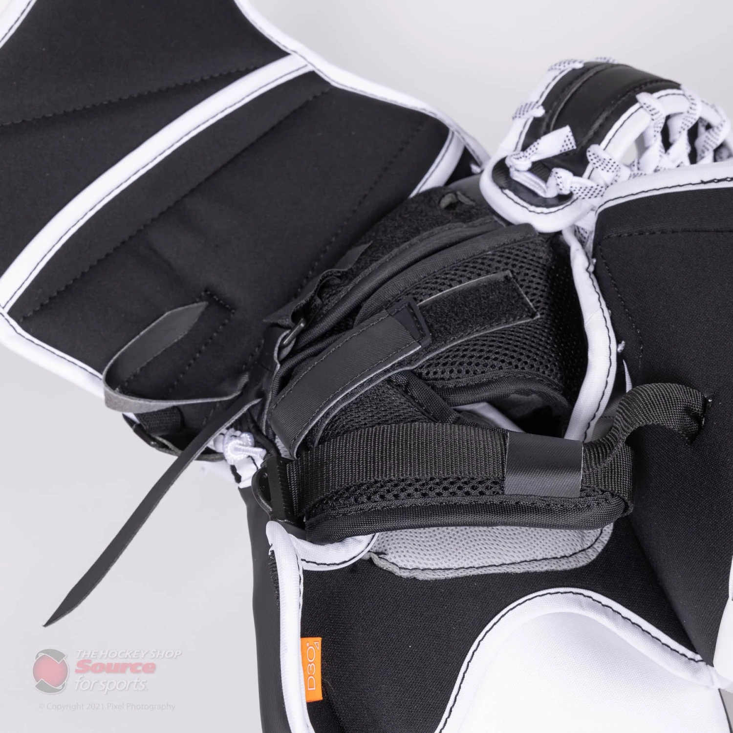 CCM Extreme Flex E5.9 Intermediate Goalie Catcher - Source Exclusive 9 CCM Extreme Flex E5.9 Intermediate Goalie Catcher - Source Exclusive - Image 9