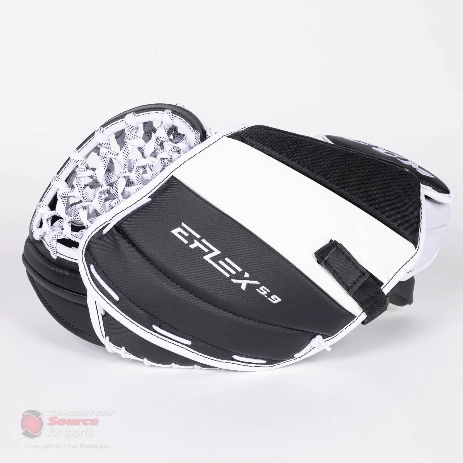 CCM Extreme Flex E5.9 Intermediate Goalie Catcher - Source Exclusive 6 CCM Extreme Flex E5.9 Intermediate Goalie Catcher - Source Exclusive - Image 6