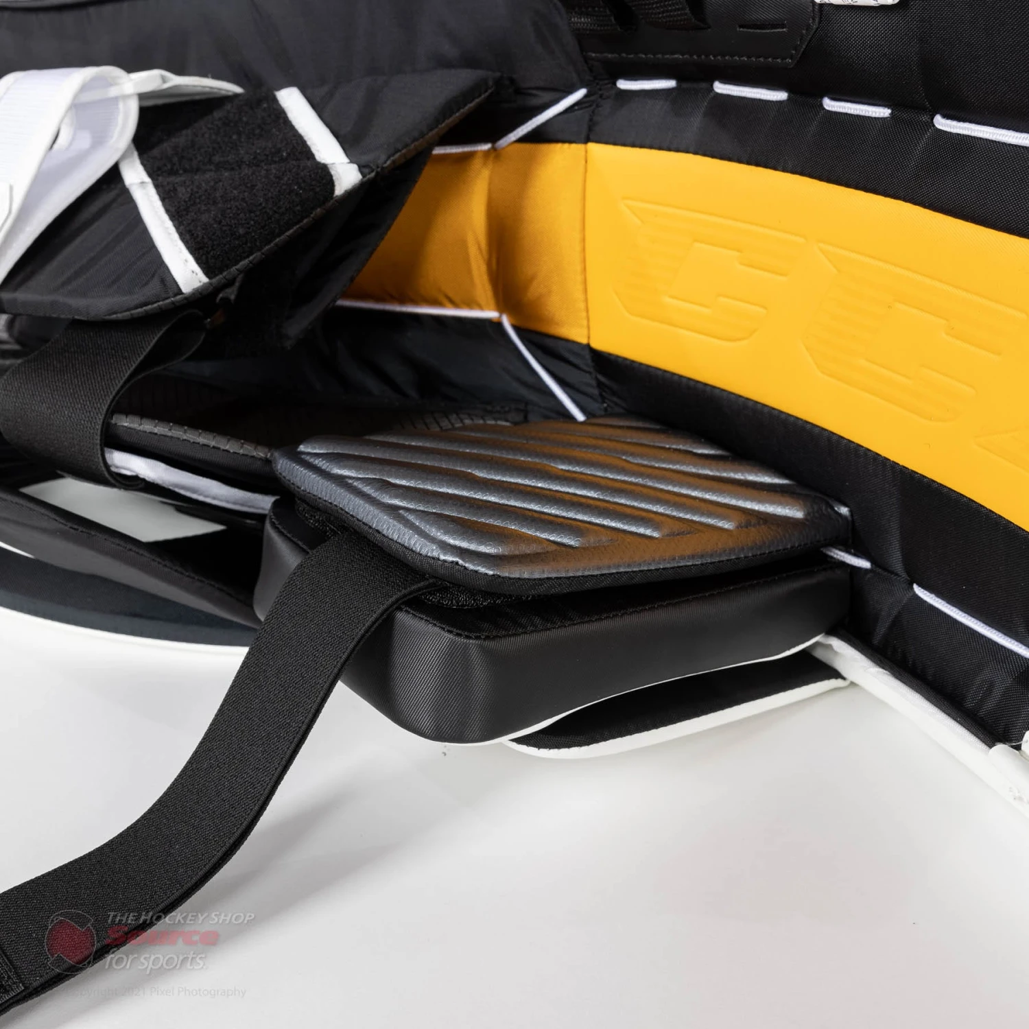 CCM Extreme Flex E5.9 Senior Goalie Leg Pads 14 CCM Extreme Flex E5.9 Senior Goalie Leg Pads - Image 14