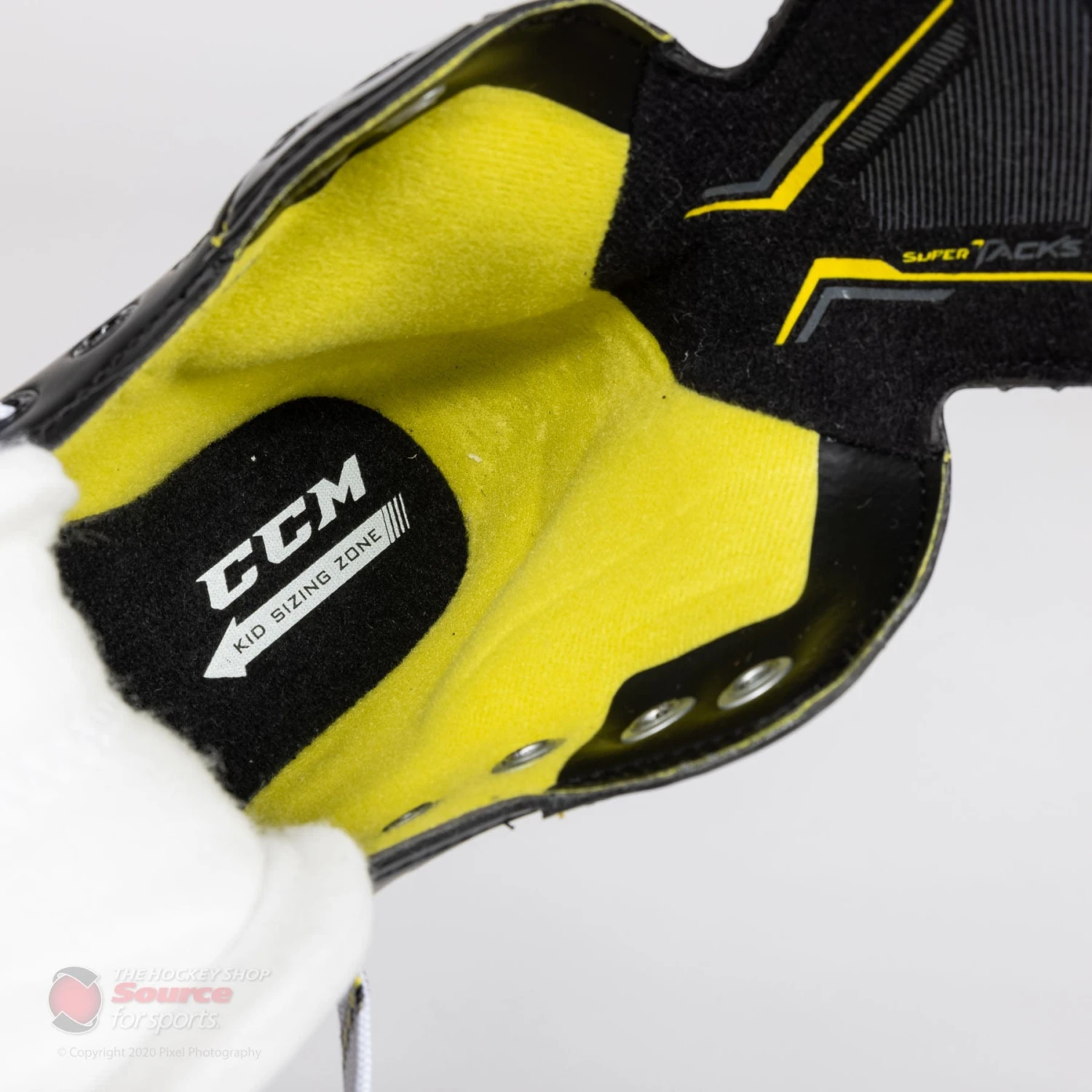 CCM Super Tacks 9370R Youth Roller Hockey Skates 12 CCM Super Tacks 9370R Youth Roller Hockey Skates - Image 12