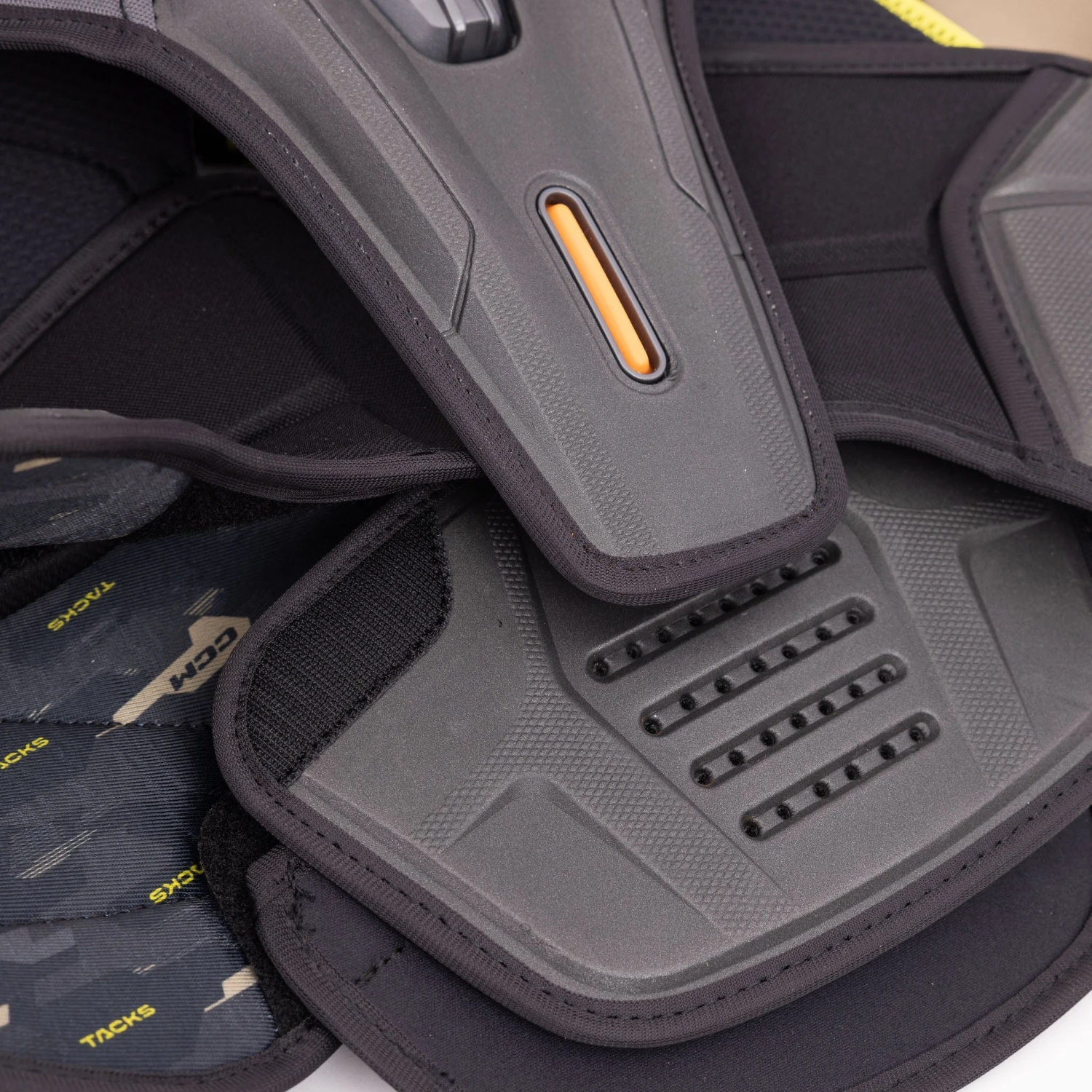 CCM Tacks AS-V Pro Senior Hockey Shoulder Pads 14 CCM Tacks AS-V Pro Senior Hockey Shoulder Pads - Image 14