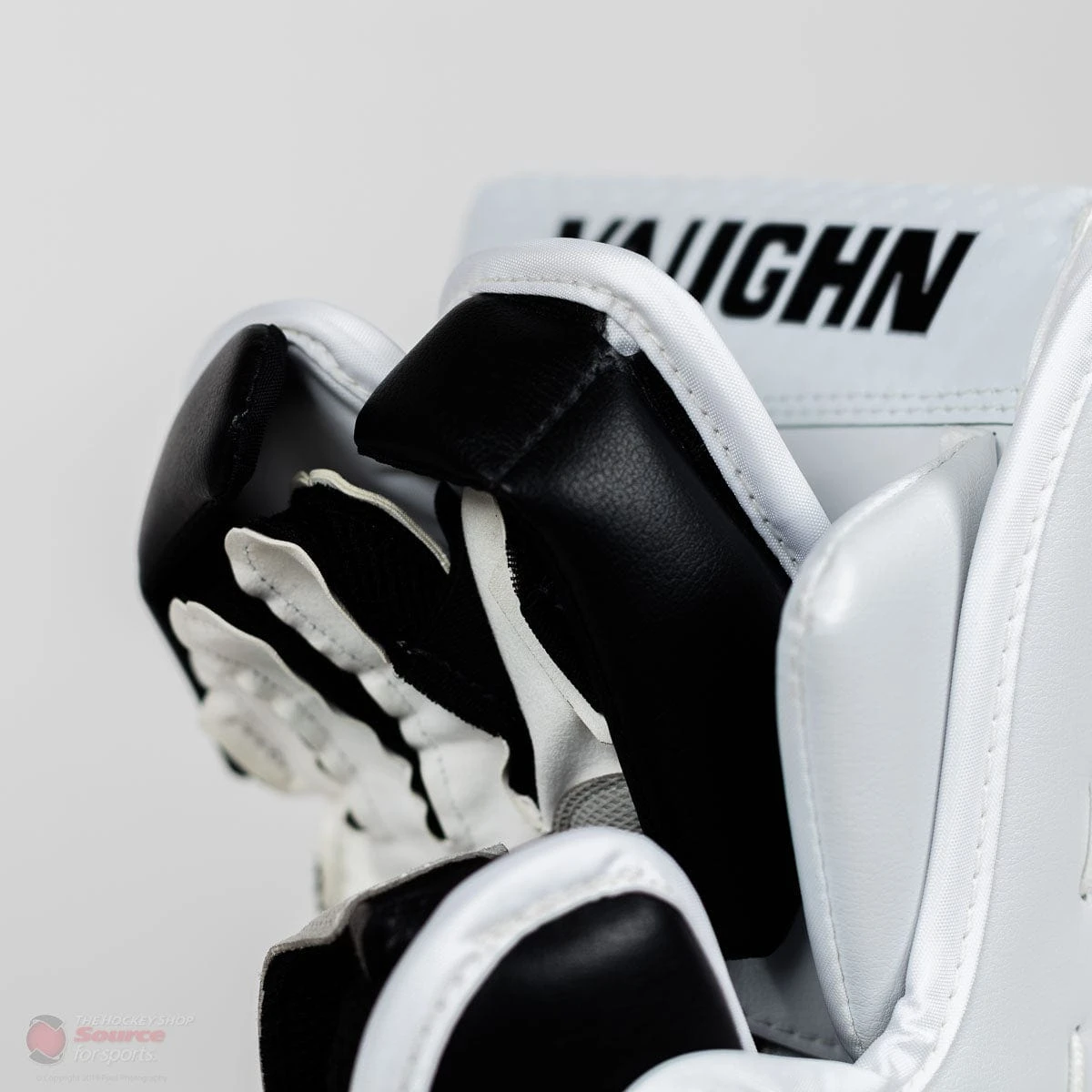 Vaughn Ventus SLR2 Pro Carbon Senior Goalie Blocker 12 Vaughn Ventus SLR2 Pro Carbon Senior Goalie Blocker - Image 12